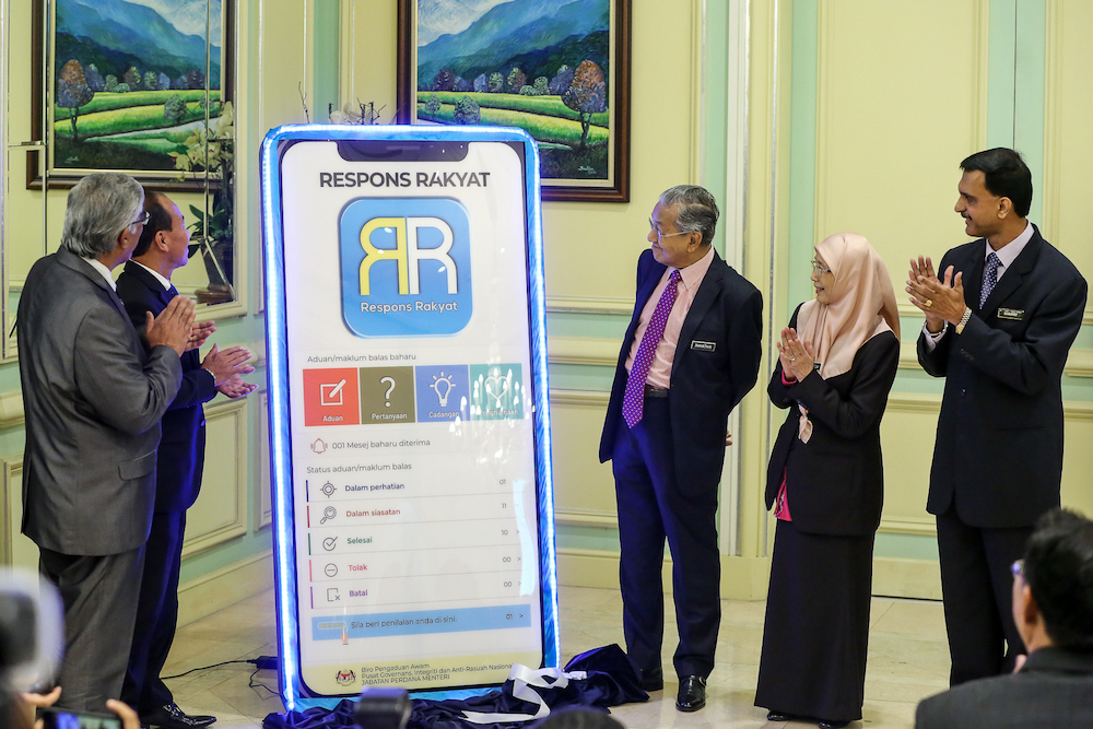 Tun Dr Mahathir Mohamad and Datuk Seri Dr Wan Azizah Wan Ismail launch the Respons Rakyat (RR 2.0) app at the Prime Ministeru00e2u20acu2122s Office in Putrajaya July 18, 2019. u00e2u20acu201d Picture by Yusof Mat Isa