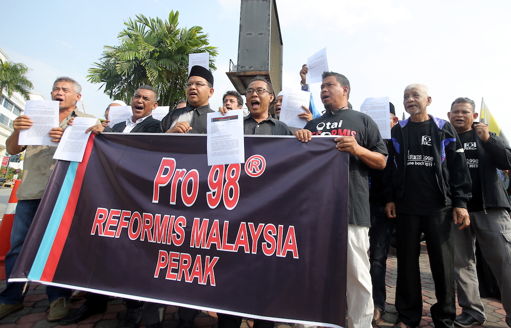 Members of Perak Pertubuhan Rangkaian Ogranisasi98@Reformasi Malaysia demonstrate in front of the State Secretariat Building in Ipoh July 19, 2019. u00e2u20acu201d Picture by Farhan Najib