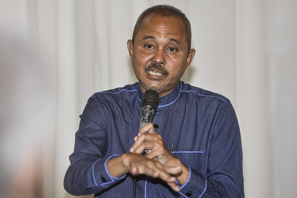 Jakoa director-general Professor Juli Edo speaks during a roundtable dialogue on Orang Asli children and schooling at Tayloru00e2u20acu2122s Lakeside University July 27, 2019. u00e2u20acu201d Picture by Miera Zulyana
