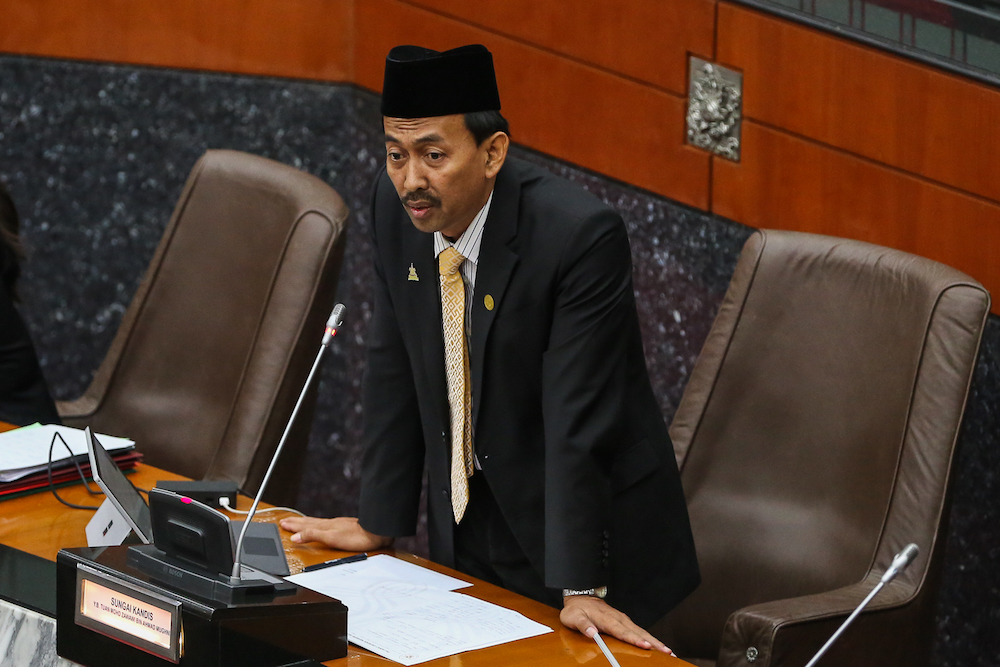 Sungai Kandis assemblyman Mohd Zawawi Ahmad Mughni speaks during a Selangor State Assembly session in Shah Alam July 31, 2019. u00e2u20acu201d Picture by Yusof Mat Isa