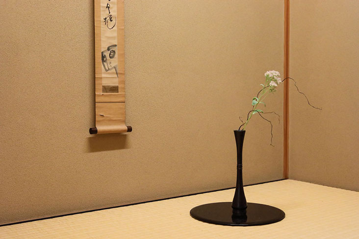 Elegant and minimalist: Japanese calligraphy and an 'ikebana' flower arrangement