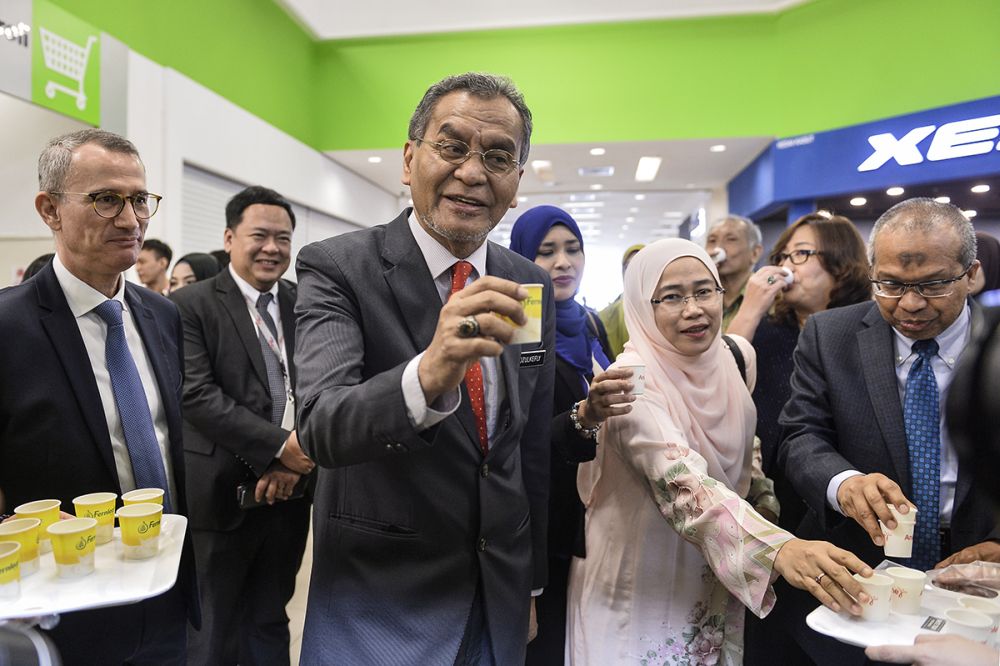 Health Minister Datuk Seri Dzulkefly Ahmad speaks to reporters after launching the u00e2u20acu02dcKurangkan Gula, Hidup Sihatu00e2u20acu2122 campaign in Subang Jaya July 25, 2019. u00e2u20acu201d Picture by Miera Zulyana
