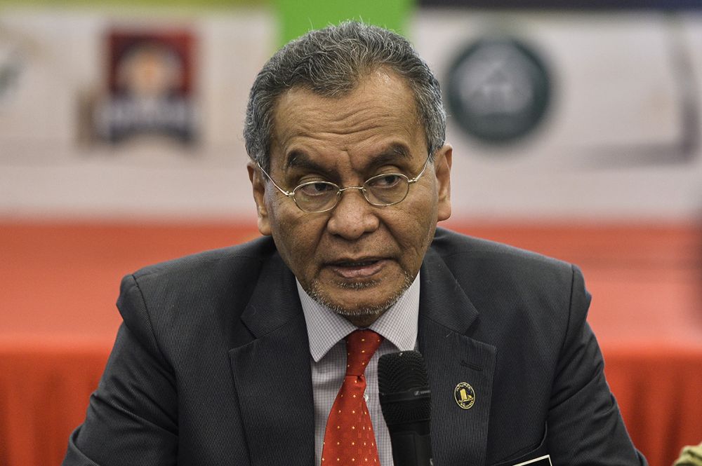 Health Minister Datuk Seri Dzulkefly Ahmad speaks to reporters after launching the u00e2u20acu02dcKurangkan Gula, Hidup Sihatu00e2u20acu2122 campaign in Subang Jaya July 25, 2019. u00e2u20acu201d Picture by Miera Zulyana