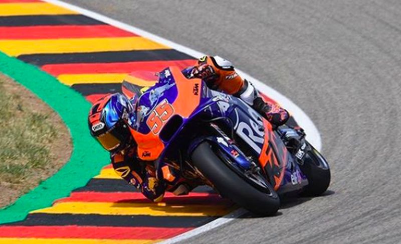 Pelumba MotoGP negara Hafizh Syahrin Abdullah belum membuat keputusan berhubung statusnya bersama pasukan Red Bull KTM Tech 3. u00e2u20acu2022 Foto ihsan Instagram/hafizh_syahrin