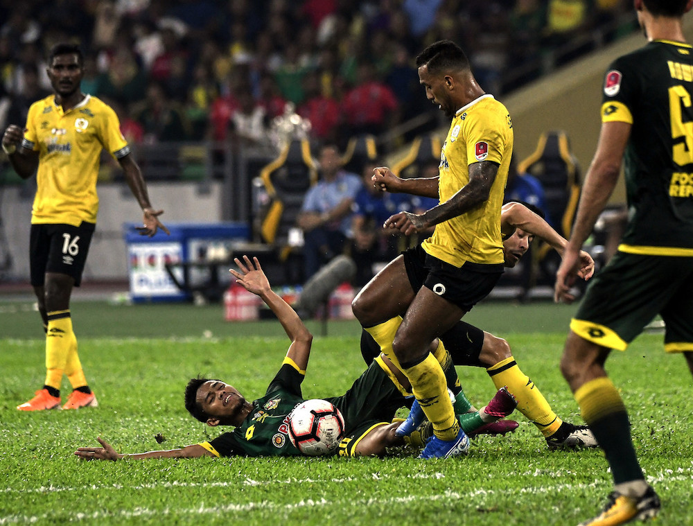 Kedahu00e2u20acu2122s Muhammad Farhan Roslan being challenged by two players from Perak during the FA Cup Finals 2019 at the Bukit Jalil Stadium in Kuala Lumpur, July 27, 2019. u00e2u20acu201d Bernama pic