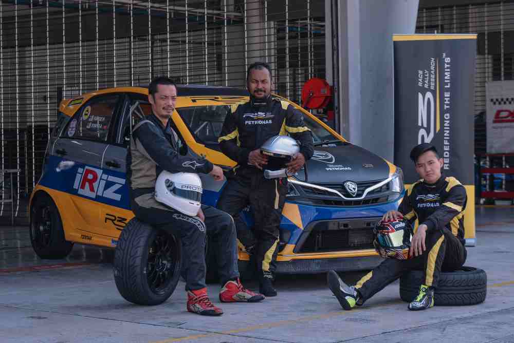 Mitchell (right) posing with his Proton R3 teammates, (from left) James Veerapen and Farique Hairuman. 