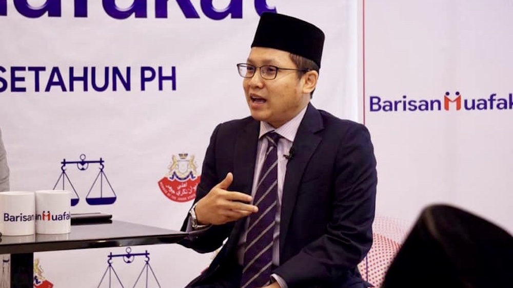Pasir Gudang Umno Youth chief Noor Azleen Ambros urged the state government to immediately give priority to the town hall meeting in the interest of the districtu00e2u20acu2122s residents in light of the recent air pollution situation. u00e2u20acu201d Picture via Facebook
