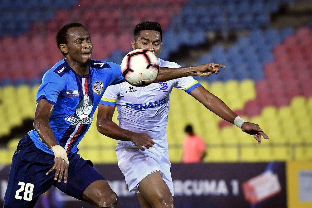 PDRMu00e2u20acu2122s Uche Agba (left) and Penangu00e2u20acu2122s Khairul Akmal Rokisham in action during their Premier League match at Stadium Hang Jebat, Melaka July 20, 2019. u00e2u20acu201d Bernama pic      