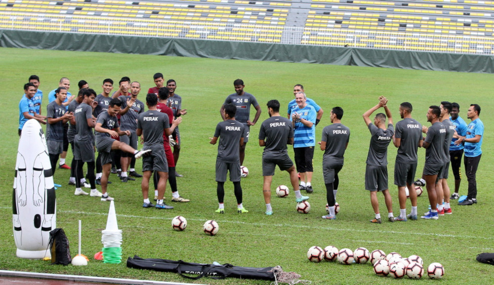 Perak head coach Mehmed Durakovic (8th right) conducts a training session at the Perak Stadium July 24, 2019. u00e2u20acu201d Bernama pic 