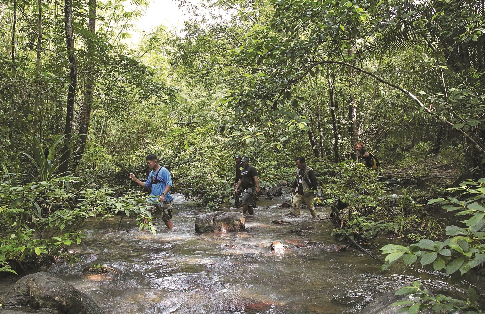 This photo taken on September 26, 2017, shows Efren u00e2u20acu02dcTatau00e2u20acu2122 Balladares (left), one of the heads of the Palawan NGO Network Inc, leading other para-enforcers on a mission near the tourist town of El Nido, on Palawan island, Philippines. u00e2u20acu201d AFP pic  