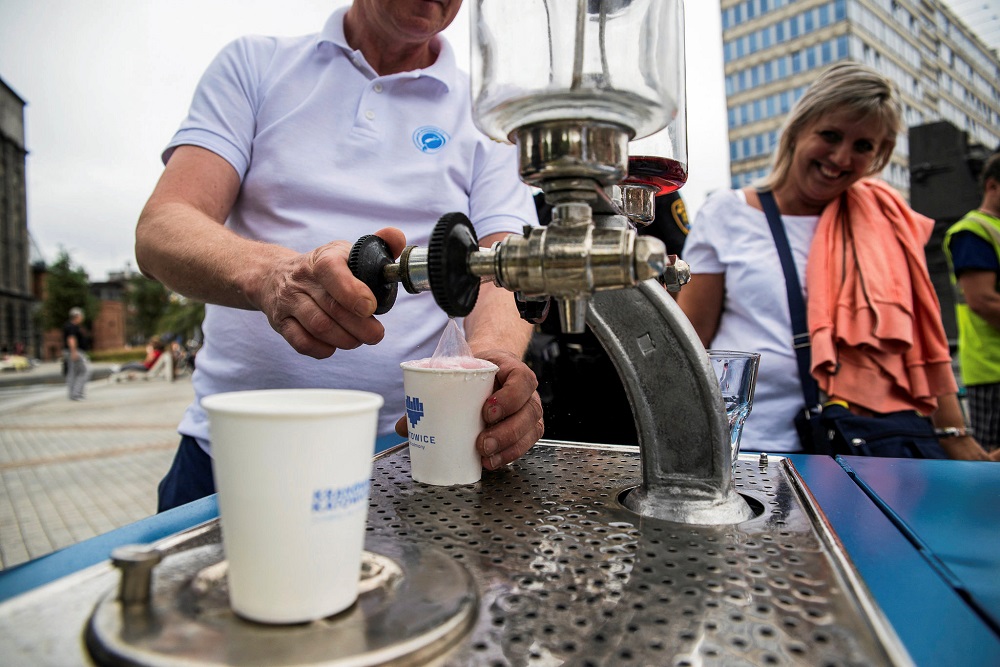 Adam Grabowski serves fizzy water to locals in Katowice, Poland July 7, 2019. u00e2u20acu201d Agencja Gazeta/Kamila Kotusz/Reuters pic