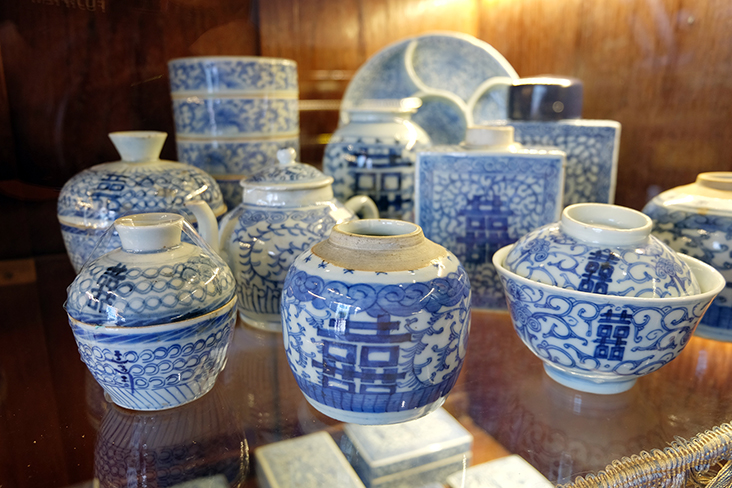Despite the blue and white colours — often the colour of mourning — these covered bowls and jars with double happiness motifs were used for happier occasions. 