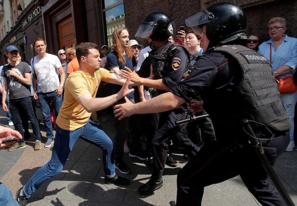 Law enforcement officers detain a participant of a rally calling for opposition candidates to be registered for elections to Moscow City Duma, the capitalu00e2u20acu2122s regional parliament, in Moscow, Russia July 27, 2019. u00e2u20acu201d Reuters picnn