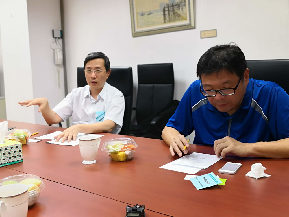 Economic analysts Lee Roy Chun (left) and Liu Da-Nien speak about the New Southbound Policy with visiting journalists at the Chung-Hua Institution for Economic Research in Taipei, Taiwan. — Picture by Justin Ong
