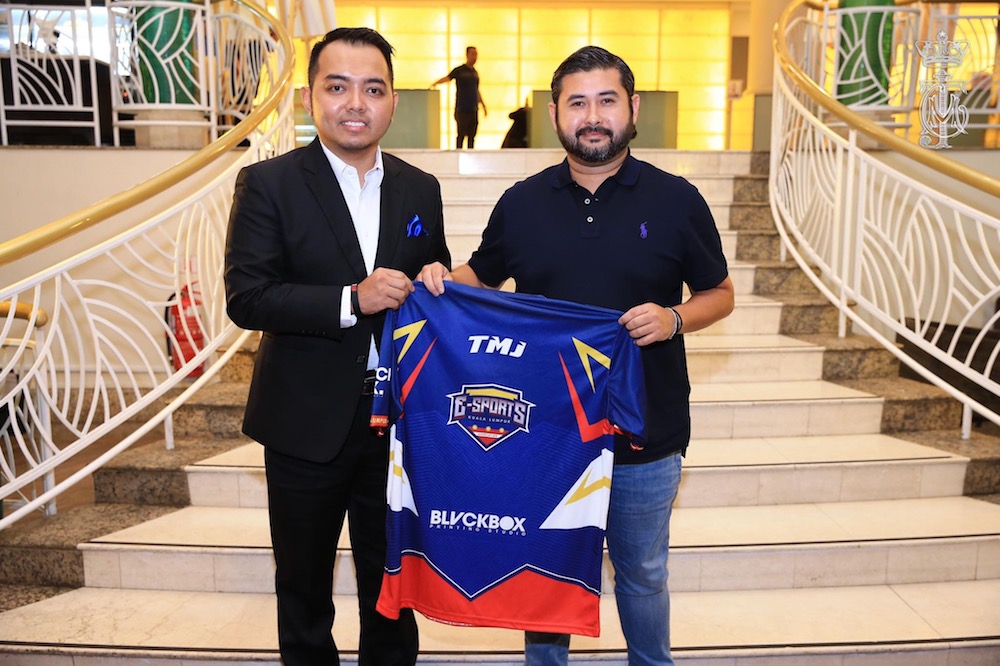 Johor Crown Prince Tunku Ismail Sultan Ibrahim receiving a Esports Malaysia Association (ESM) jersey, emblazoned with his initials TMJ, from the associationu00e2u20acu2122s general secretary Hisham Darus. u00e2u20acu201d Picture courtesy of HRH Crown Prince of Johor Facebook