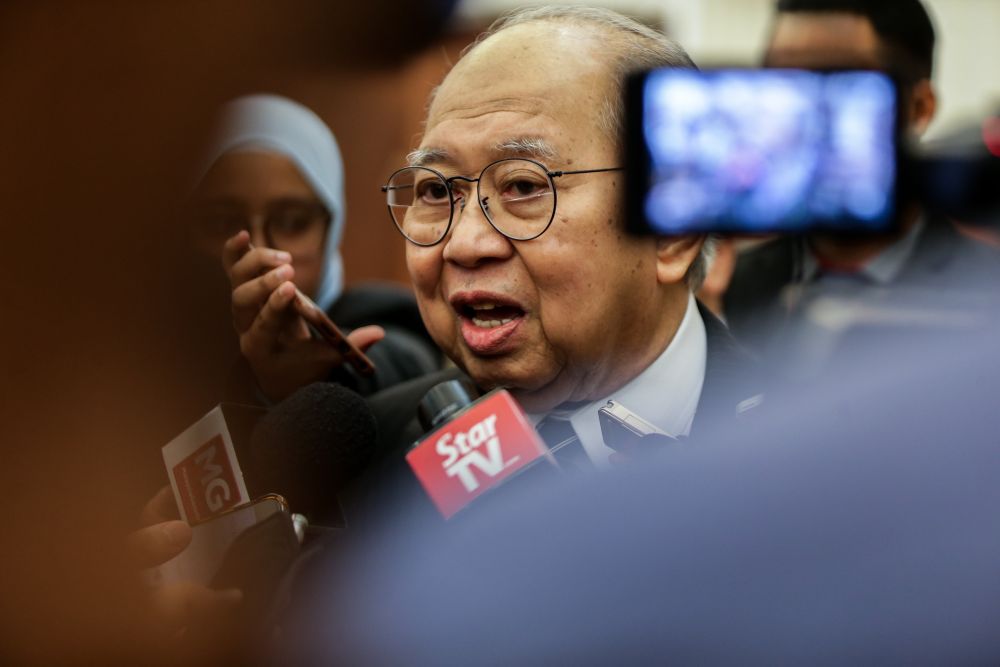 Gua Musang MP Tan Sri Tengku Razaleigh Hamzah spekas to reporters at the Parliament lobby in Kuala Lumpur July 10, 2019. u00e2u20acu201d Picture by Ahmad Zamzahuri