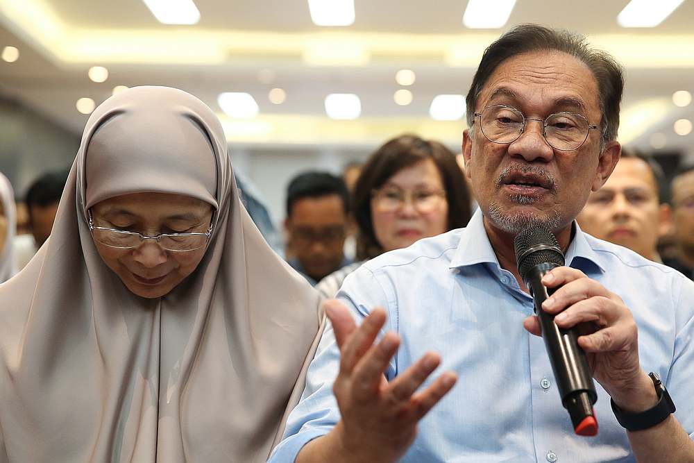 PKR president Datuk Seri Anwar Ibrahim and wife Datuk Seri Wan Azizah Wan Ismail at the PKR retreat in Port Dickson July 21, 2019. u00e2u20acu201d Picture by Mohd Yusof Mat Isa