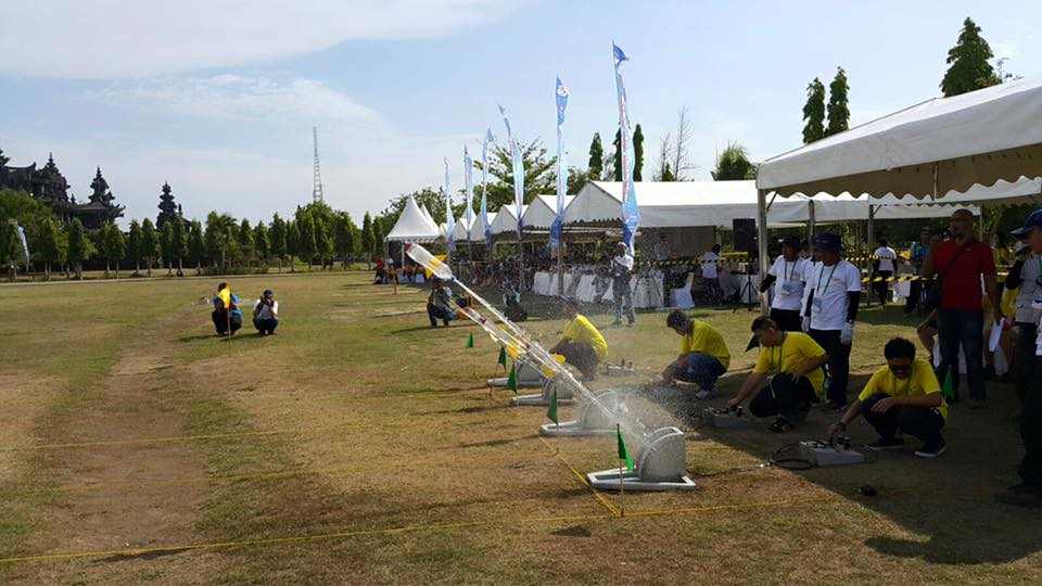 Students launching water rockets during a Rocketry Workshop organised by Astro X. — Picture via Facebook/ Astronautical Association of Malaysia