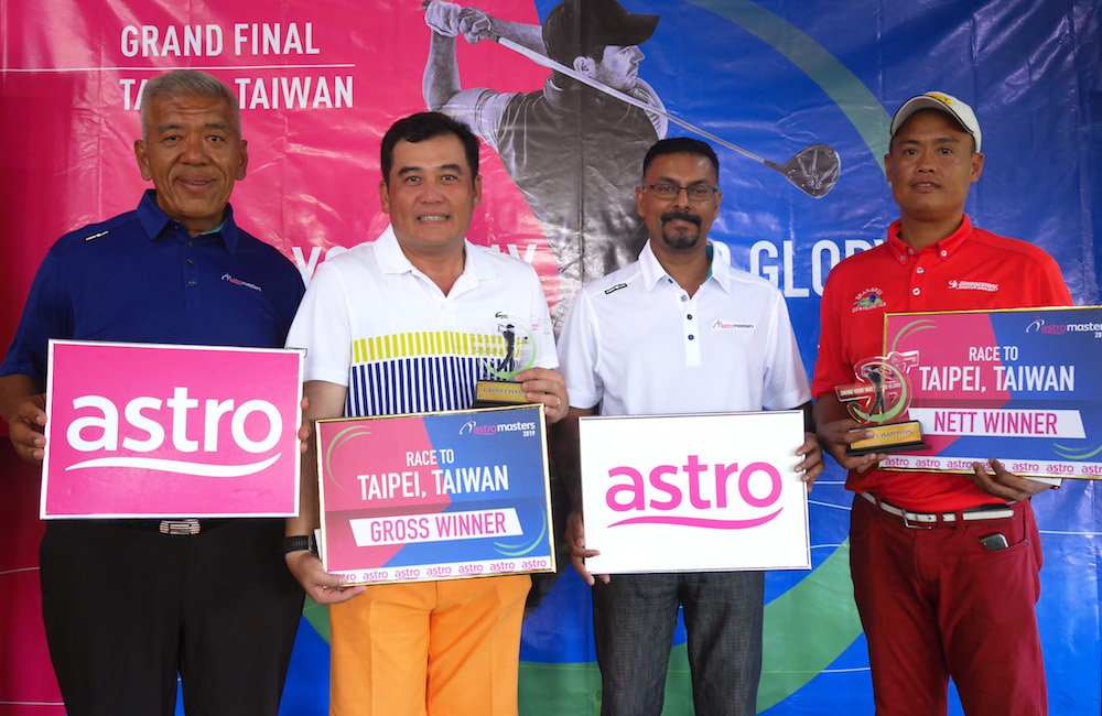 Taiwan boundu00e2u20acu00a6 gross champion Tan Peng Juan (2nd from left) and Roslan Mustamin (right) with Shan Shui GCC general manager, Henry Ng, and Astro Masters organising chairman, P. Jeganathan (2nd right). u00e2u20acu201d Picture courtesy of TFCM 