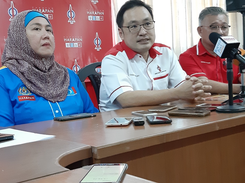 Sarawak Pakatan Harapan chief Chong Chieng Jen speaks to reporters in Kuching July 13 2019. u00e2u20acu201d Picture by Sulok Tawie