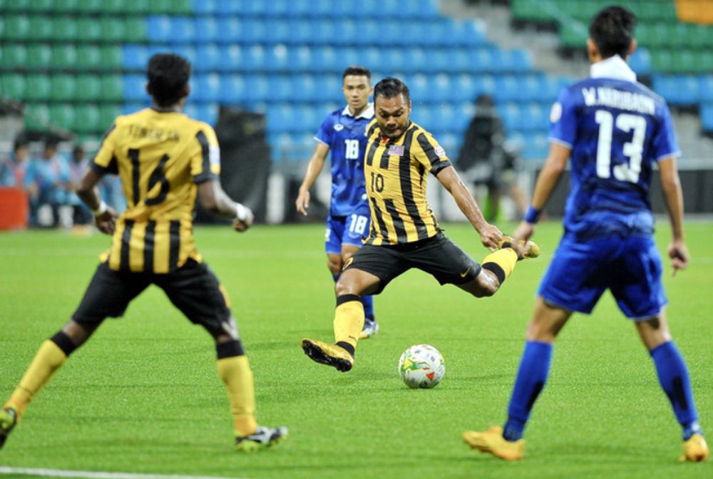 File picture shows Harimau Malaya player, Safee Sali kicking off outside the penalty spot against Thailand in the first half of the AFF Suzuki 2014 B team match at Jalan Besar Stadium Singapore, November 26, 2014. u00e2u20acu201d Bernama pic