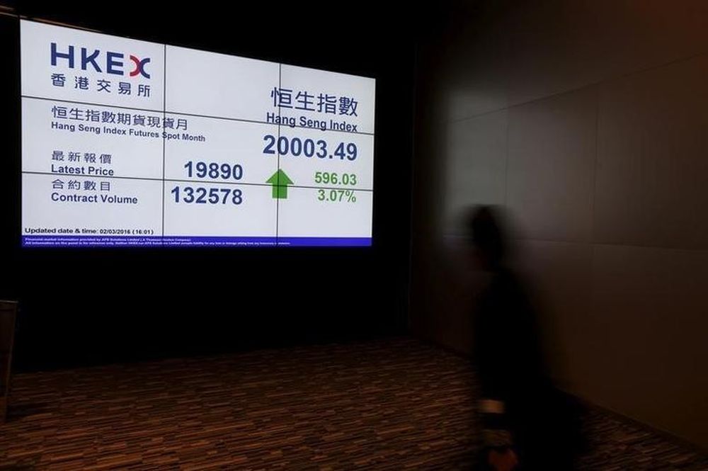 A panel displays the closing Hang Seng Index inside the Hong Kong Exchanges, on the day the stock exchange operator announces their annual results in Hong Kong, China March 2, 2016. u00e2u20acu201d Reuters file pic