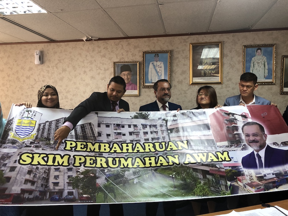 Jagdeep (centre) announces the Mahsuri urban regeneration project during a press conference in George Town July 4, 2019. u00e2u20acu201d Picture by Opalyn Mok