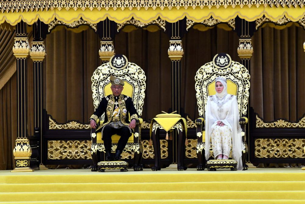 Sultan Abdullah with Raja Permaisuri Agong Tunku Hajah Azizah Aminah Maimunah Iskandariah during the installation of His Majesty as the 16th Yang di-Pertuan Agong at Istana Negara July 30, 2019. u00e2u20acu201d Bernama pic