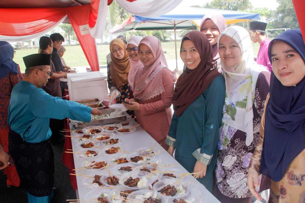 KISMEC employees and industrial partners were recently treated to a Hari Raya gathering to encourage bonding among staff. — Picture courtesy of KISMEC