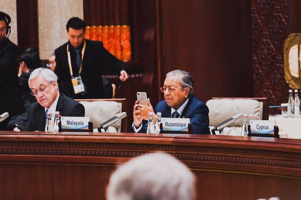 Dr Mahathir Mohamad is seen using his iPhone in this photo shared with his Facebook followers on April 26, 2019. — Picture via Facebook/TunDrMahathir