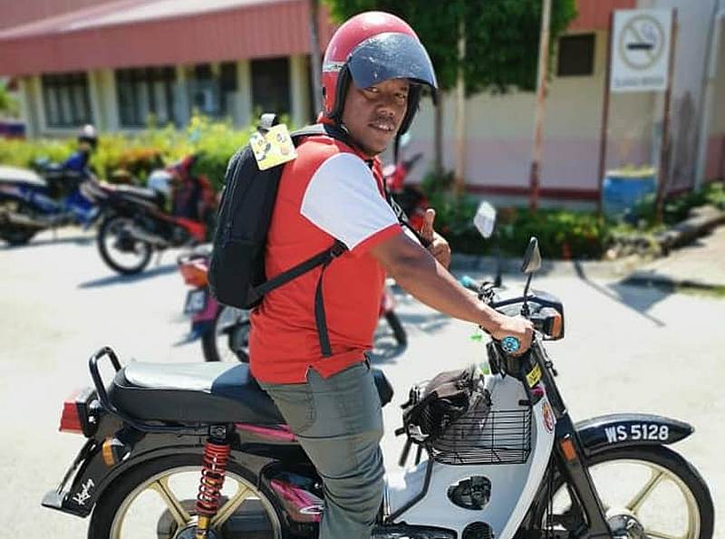 Pengkalan Chepa clinic patients need not lined up at the clinic to get their medicine that can now be sent to them. u00e2u20acu201d Picture courtesy of Facebook/ Kementerian Kesihatan Malaysia