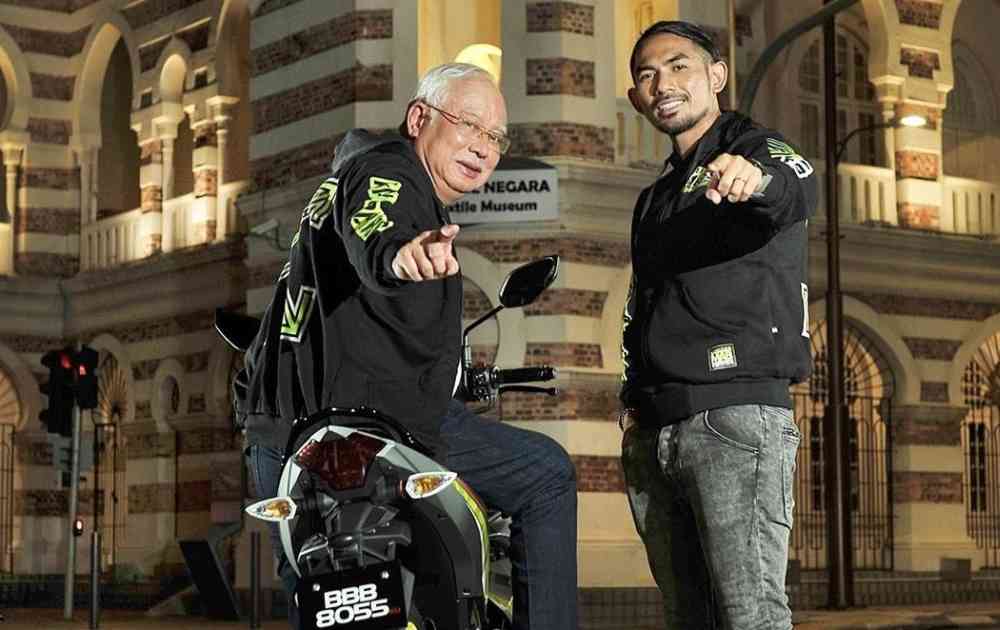 Datuk Seri Najib Razak with entrepreneur Ron Kamisan at Dataran Merdeka. u00e2u20acu2022 Picture via Instagram/ron_kamisan