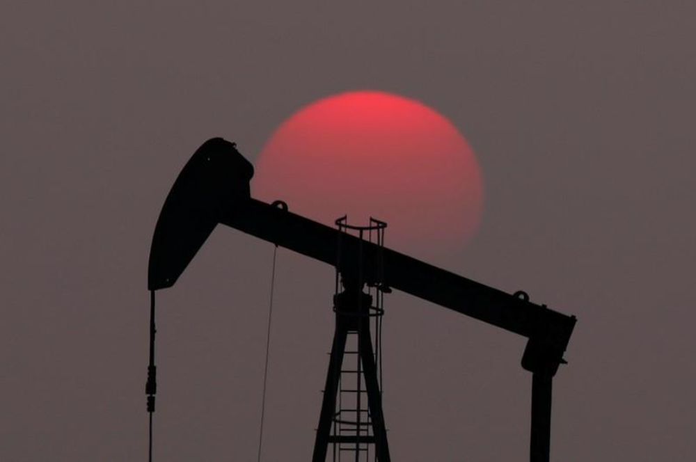 The sun sets behind an oil pump outside Saint-Fiacre, near Paris, France March 28, 2019. u00e2u20acu201d Reuters pic