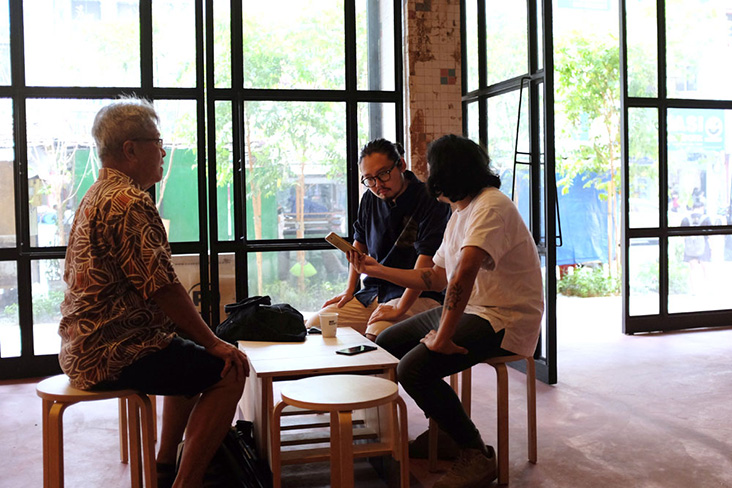 A space for the creative community to gather over their favourite cuppas.