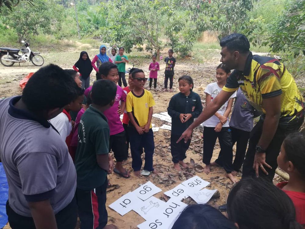 Samuel Isaiah, 32 has been teaching Orang Asli children for the past eight years in Pahang. u00e2u20acu201d Picture courtesy of Twitter/@samuel_isaiah87