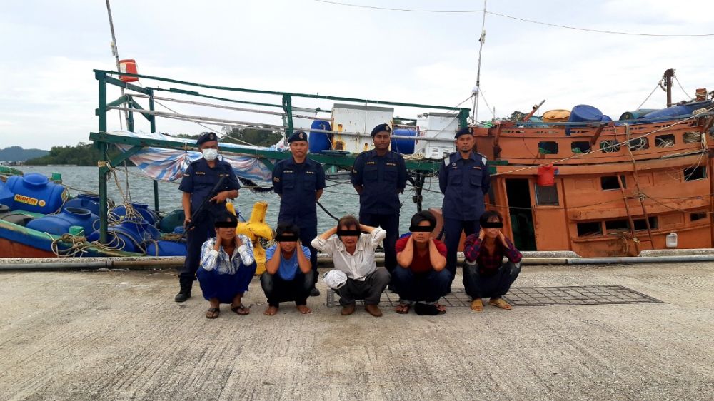 Marine police seized an illegal Vietnamese trawler and nabbed all five crew on board in Kudat July 1, 2019. u00e2u20acu201d Picture courtesy of MMEA