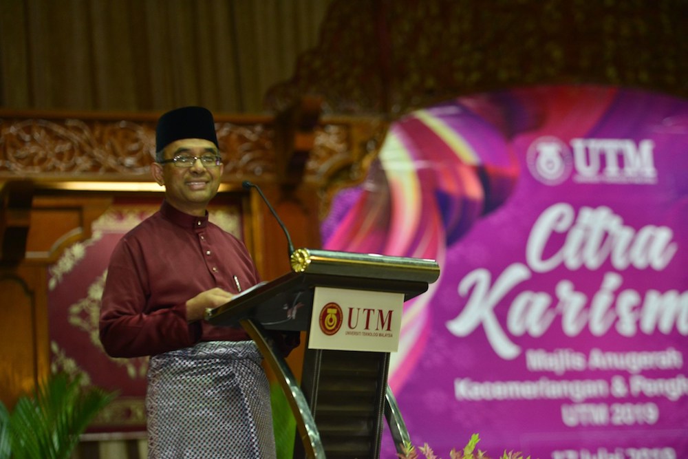 UTM Vice-Chancellor Datuk Wahid Omar took to Facebook to clarify that the public university did not spend RM2.7 million on the livery. u00e2u20acu201d Picture via Facebook/profwahidutm