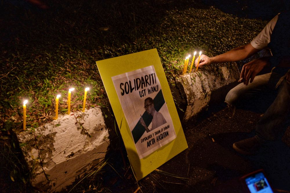 Supporters of preacher Wan Ji Wan Hussin hold a candlelight vigil outside the Kajang Prison July 9, 2019. u00e2u20acu201d Picture by Shafwan Zaidonnn
