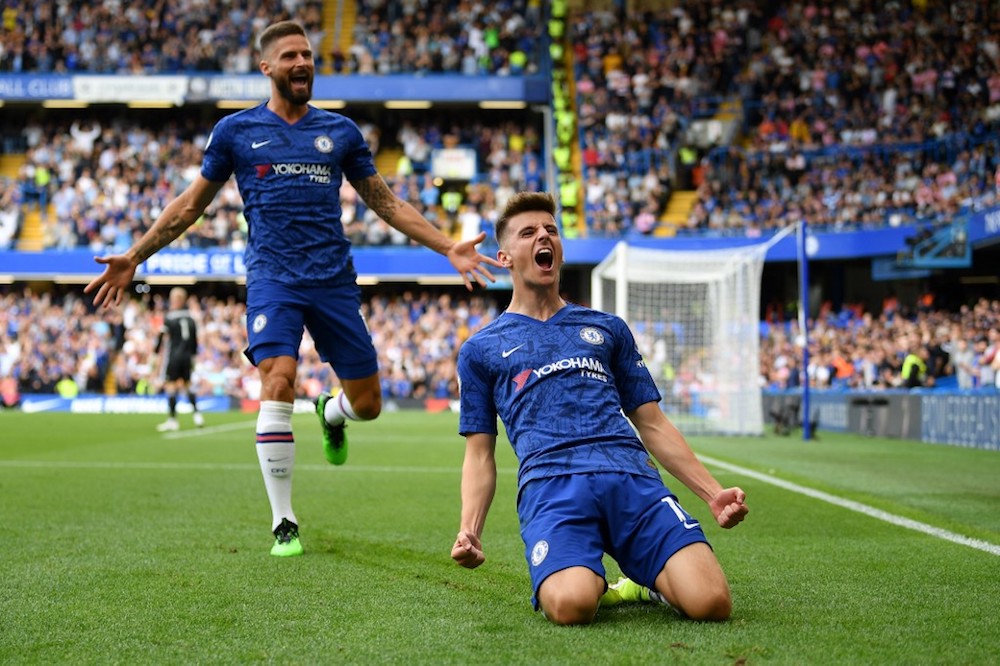Chelseau00e2u20acu2122s Mason Mount celebrates scoring the opening goal with Olivier Giroud during the English Premier League match with Leicester City at Stamford Bridge in London August 18, 2019. u00e2u20acu201d AFP pic
