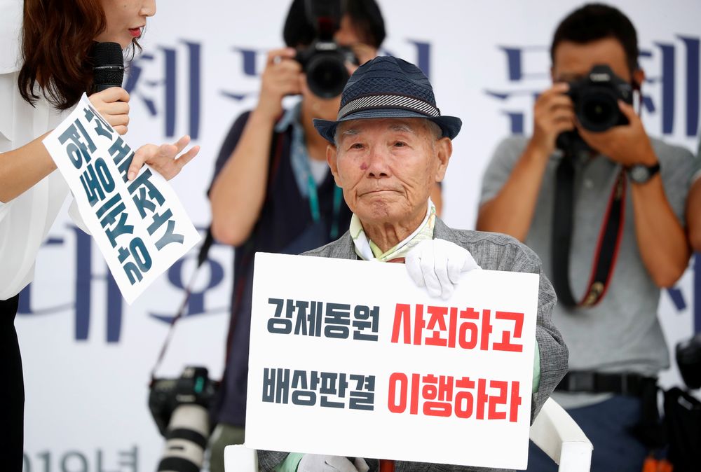 Lee Choon-shik, a victim of wartime forced labour during the Japanese colonial period, reacts as he attends during an anti-Japan protest on Liberation Day in Seoul, South Korea, August 15, 2019. u00e2u20acu201d Reuters pic
