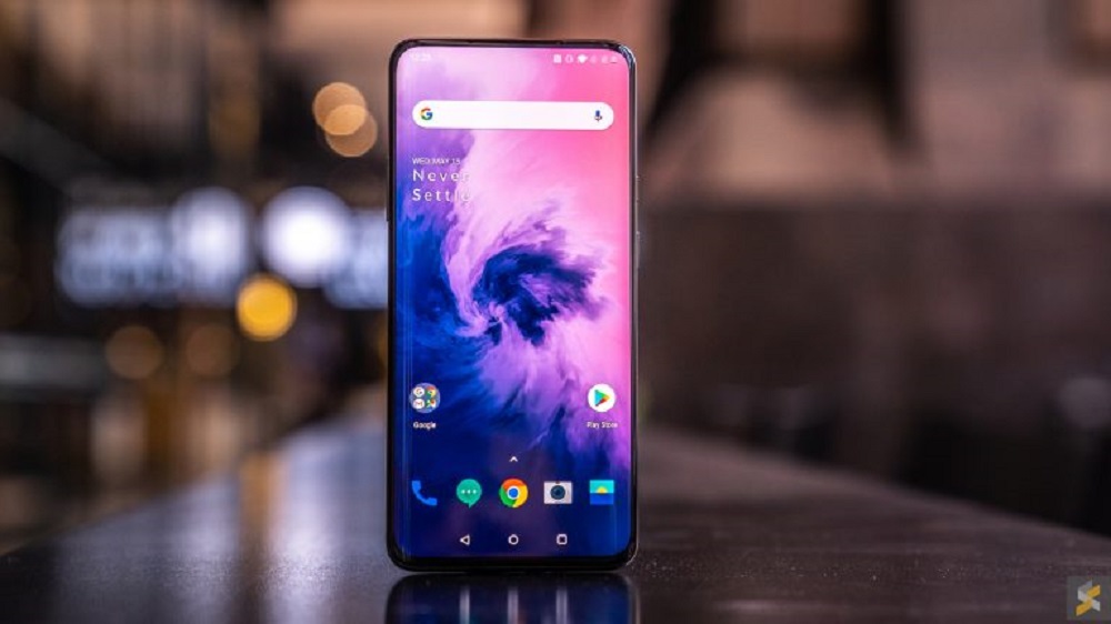 According to serial leakster Max J. on Twitter, OnePlus could very well be launching their brand new handset on the 15th of October. u00e2u20acu201d Picture via SoyaCincau