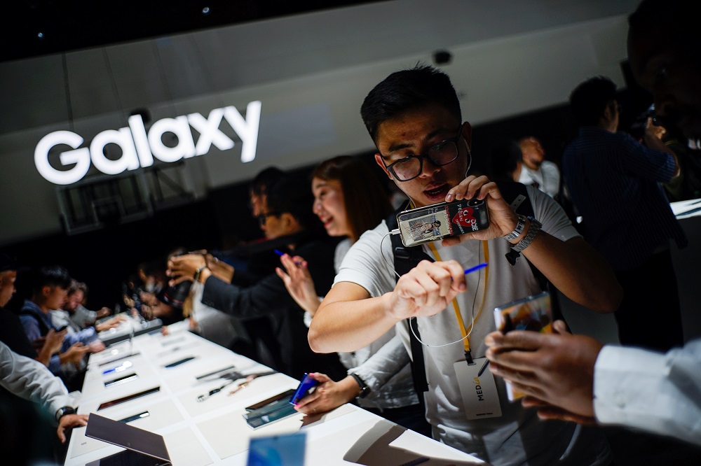 People test new devices during the launch event of the Samsung Galaxy Note 10 at the Barclays Centre in Brooklyn August 7, 2019. u00e2u20acu201d Reuters pic