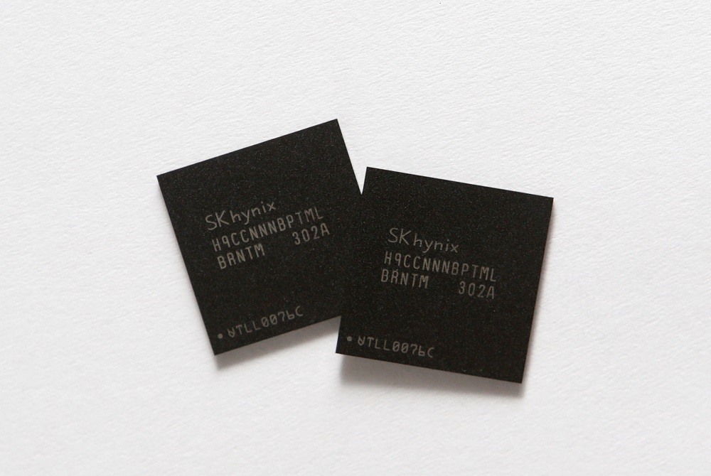 Mobile memory chips made by chipmaker SK Hynix are seen in this picture illustration taken in Seoul May 10, 2013. u00e2u20acu201d Reuters pic