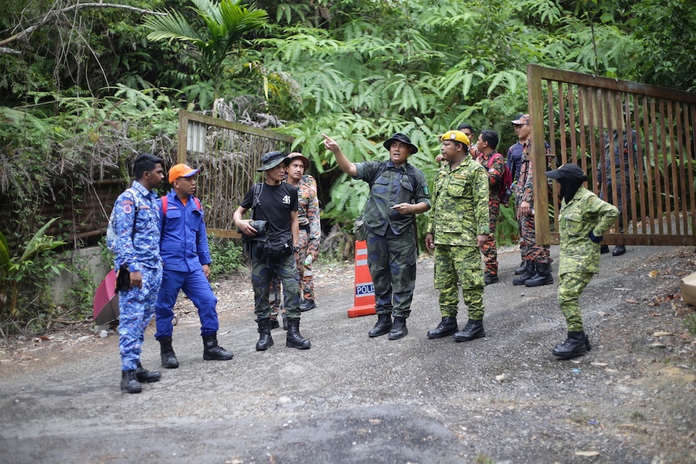 People participate in a search and rescue mission for missing Irish teen Nora Anne Quoirin near The Dusun resort in Seremban August 7, 2019. — Picture by Ahmad Zamzahuri