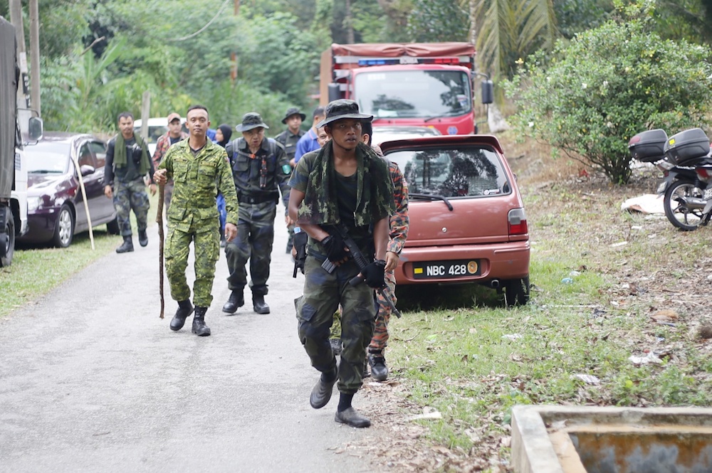 People participate in a search and rescue mission for missing Irish teen Nora Anne Quoirin near The Dusun resort in Seremban August 7, 2019. — Picture by Ahmad Zamzahuri