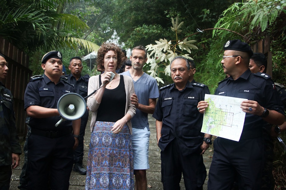 Nora Anne’s parents, Sebastian Quoirin and Meabh Quoirin thanks the search and rescue team near The Dusun August 10, 2019. — Picture courtesy of Malaysian police source
