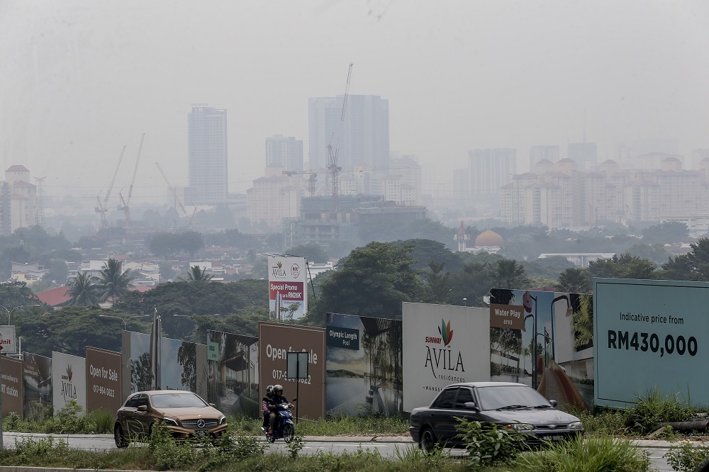 A general view shows residential and commercial buildings shrouded in haze in Kuala Lumpur August 10, 2019. u00e2u20acu201d Picture by Firdaus Latif