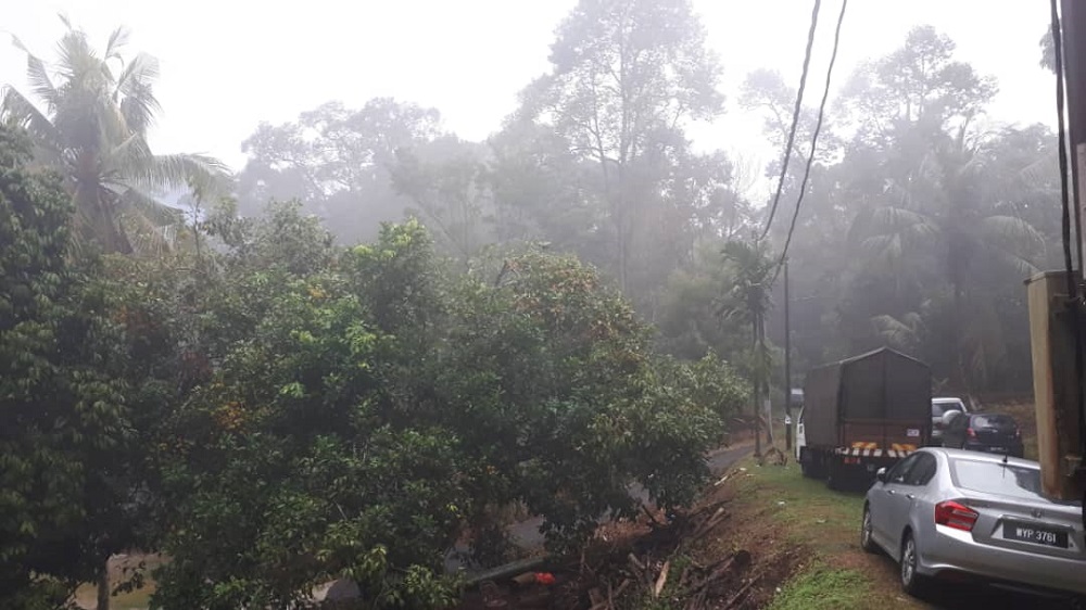The operation area was covered with thick mist hovering over the area which is surrounded by dense hilly forests close to the Mount Berembun. — Picture via Twitter/Bernamadotcom