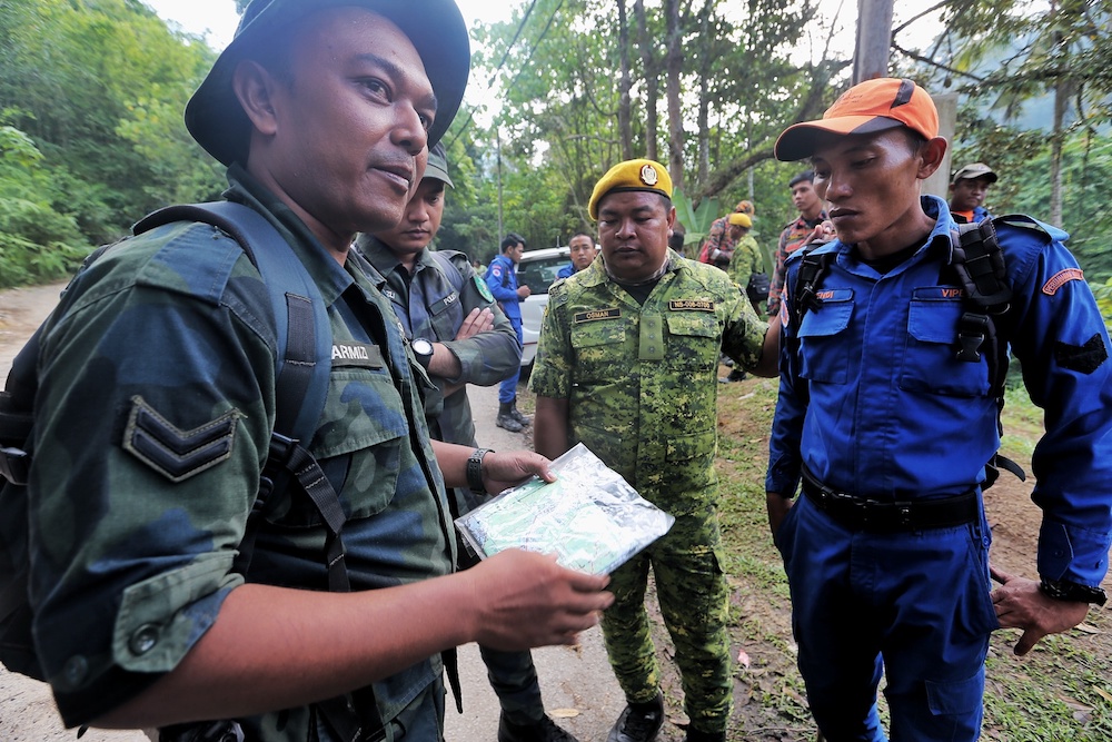 People take part in the search and rescue operation for missing 15-year-old Franco-Irish girl Nora Anne Quoirin in the jungle near Seremban August 13, 2019. u00e2u20acu201d Picture by Ahmad Zamzahuri