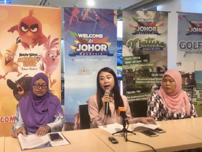 Johor Tourism, Women, Family and Community Development Committee chairman Liow Cai Tung (centre) during the soft launch of the Visit Johor 2020 logo and mascot campaign at Komtar JBCC in Johor Baru August 13, 2019. u00e2u20acu201d Picture by Ben Tan